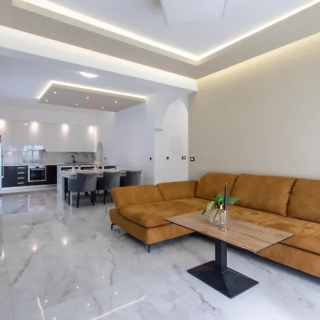 Ocean Luxe Apartment